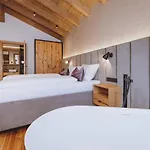 Village Zaglgut, Air-conditioned With Fantastic Panoramic Views, Wellness & Summer Card Included Chalet *