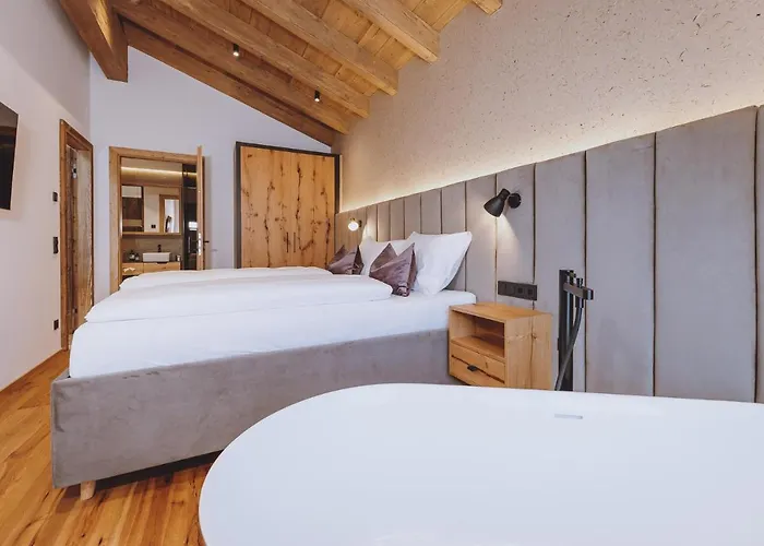 Village Zaglgut, Air-conditioned With Fantastic Panoramic Views, Wellness & Summer Card Included シャレー *